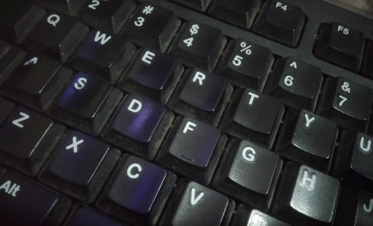 Mengapa Keyboard Tersusun QWERTY Ini Sejarahnya