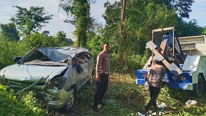 Mobil Berisi 1 Keluarga Terjun ke Jurang di Mojokerto Akibat Sopir Baru Belajar Nyetir