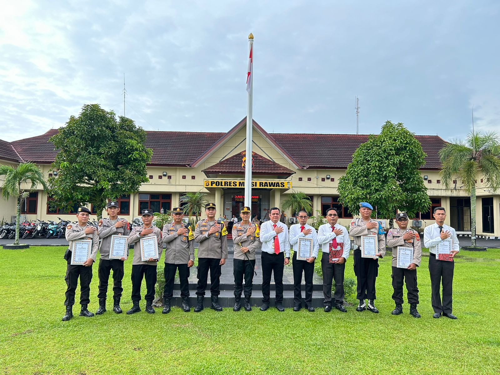 Akhiri Pelaksanaan Operasi Ketupat Musi 2024, Polres Musi Rawas Syukuran & Berikan Penghargaan ke Anggota