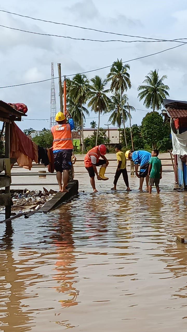 PLN Pulihkan Listrik 1.738 Rumah Pelanggan Terdampak Banjir Bandang Muratara Kurang dari 24 Jam