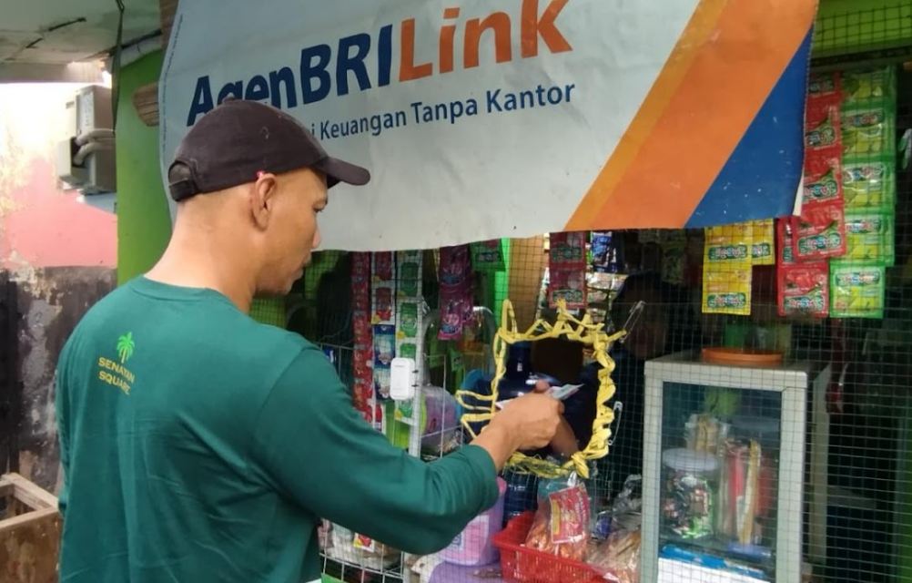 Pahlawan Inklusi Keuangan, AgenBRILink di Tengah Kebun Kelapa Sawit Berhasil Dekatkan Layanan Perbankan 