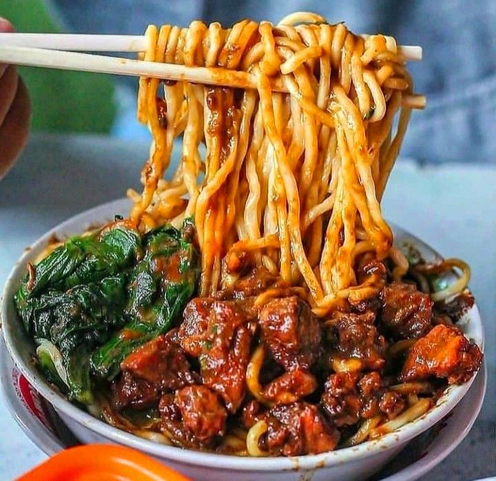 Mie Ayam Gerobak, Warisan Kuliner Sejak Abad ke-7 yang Masih Bertahan di Tengah Modernisasi.