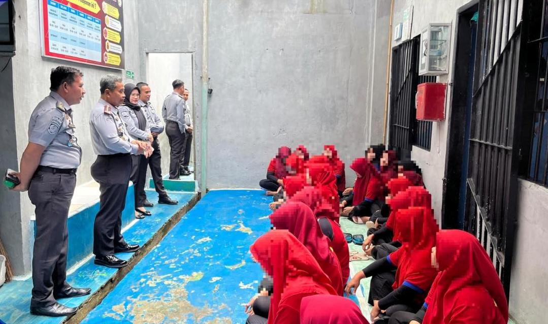 Berikan Pengarahan Kepada WBP Perempuan, Kalapas Lubuklinggau Sampaikan Tata Tertib, Kewajiban, dan Motivasi