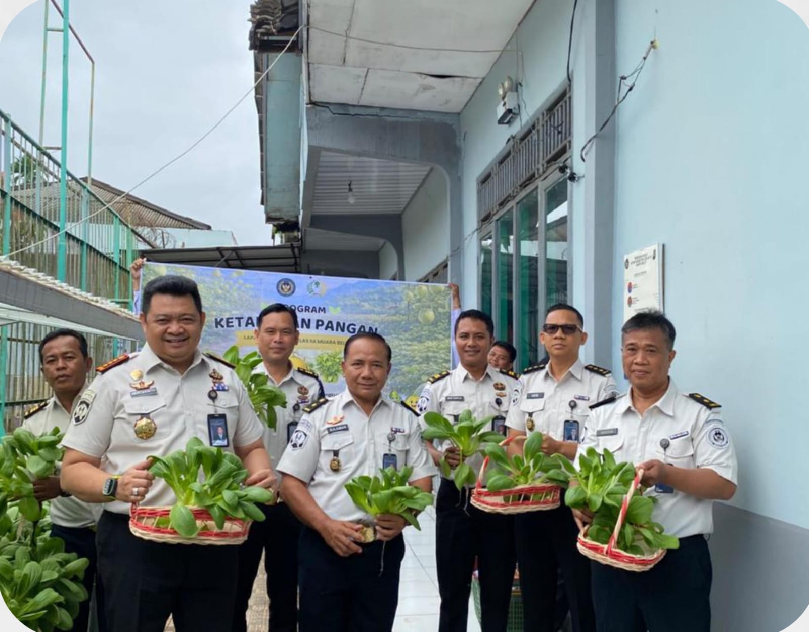 Produktif dan Mandiri, Kalapas Narkotika Muara Beliti Panen Melon Inthanon dan Sawi Hidroponik
