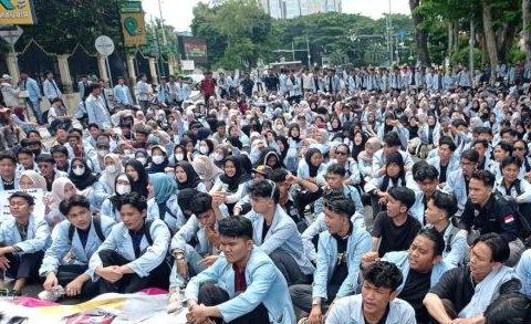 Aksi Indonesia Gelap: Mahasiswa Palembang Turun ke Jalan, Desak Evaluasi Program Pemerintah