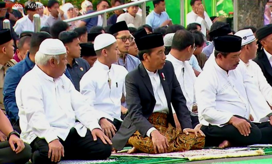 Jokowi Laksanakan Solat Idul Adha di Simpang 5, Semarang