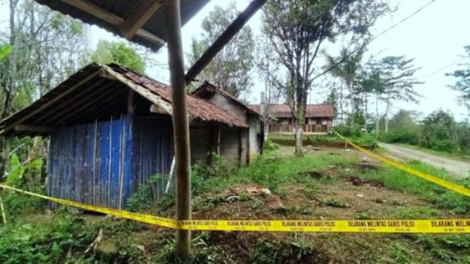 Sadis! Pembunuhan 2 Rekan Bisnis, Bakar Mayat Hingga Tiduri Makam Korban