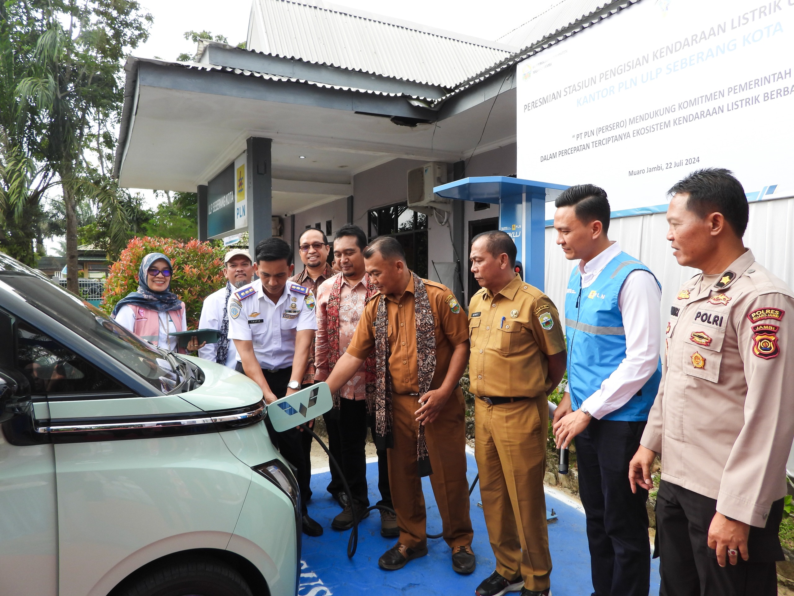 PLN Dorong Kelistrikan penuhi kebutuhan pelanggan pengguna EV, SPKLU ke-5 di Provinsi Jambi Resmi dibuka