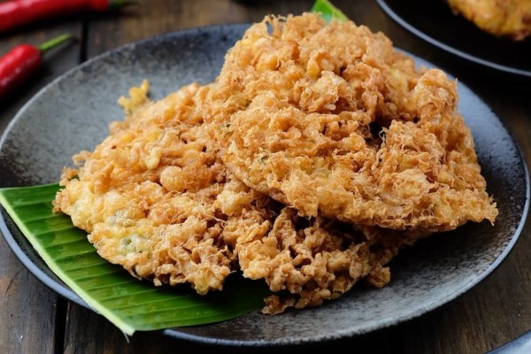 5 Trik Goreng Telur Dadar agar Tebal dan Keriting, Kriuknya Bisa Menambah Selera Makan