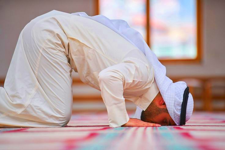 10 Keutamaan Sholat Tahajud