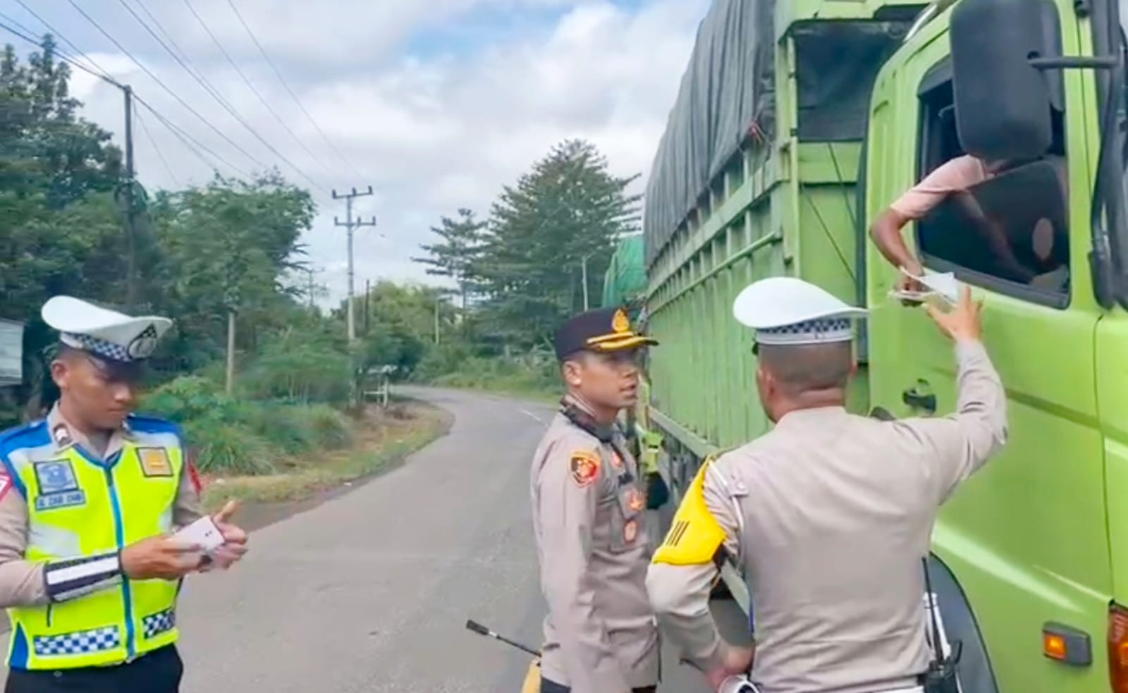 Kapolres Musi Rawas Himbau Sopir Ngantuk Silakan Istirahat dan Pembatasan Kendaraan Angkutan Barang