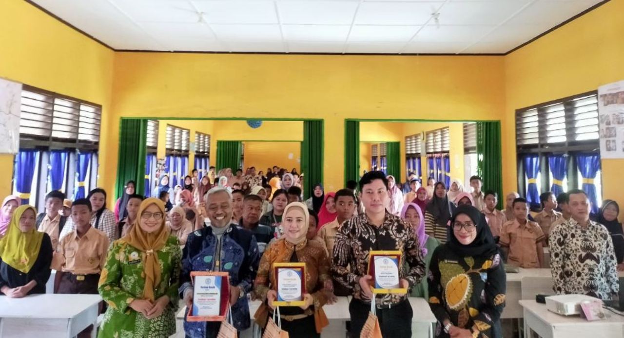 Seminar Parenting di SMPN 8 Lubuklinggau: Meningkatkan Mutu Pendidikan Karakter dan Pola Asuh Orang Tua