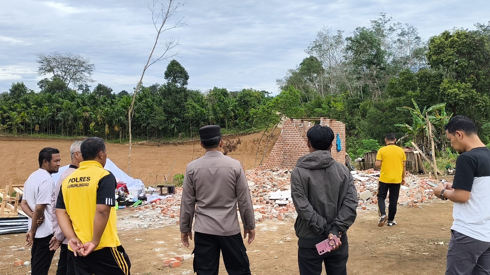 Angin Puting Beliung Terjang Rumah Warga, Polres Lubuklinggau Gerak Cepat Bantu Warga