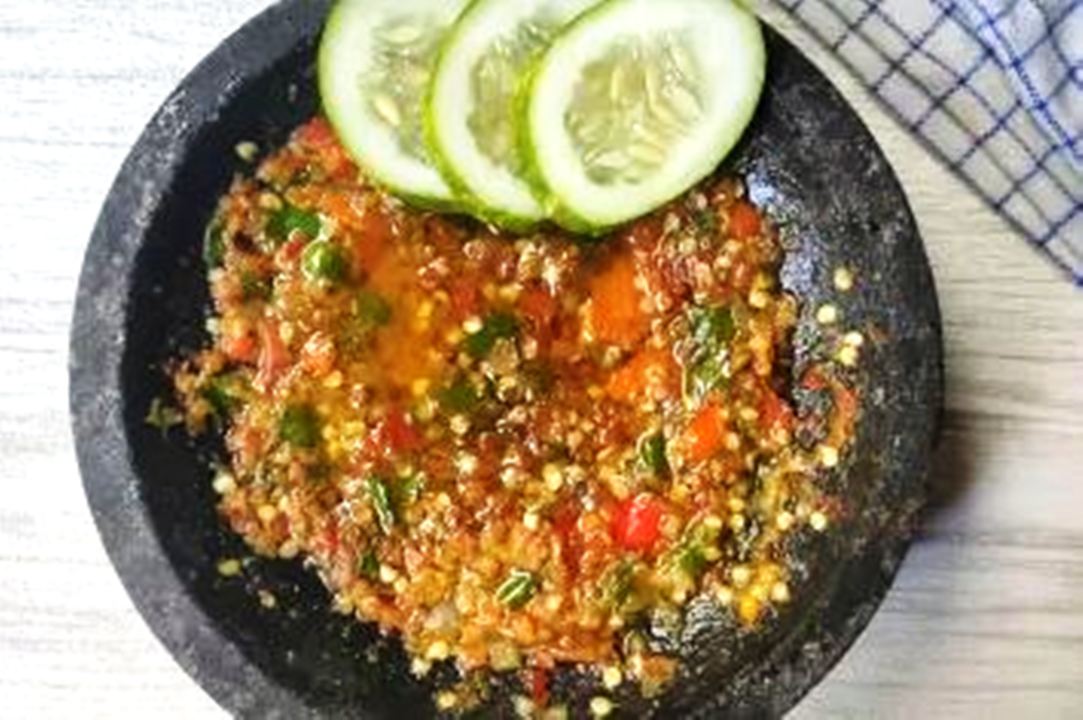 5 Resep Sambal Mentah Ulek, Pedesnya Bikin Selera Makan Meningkat