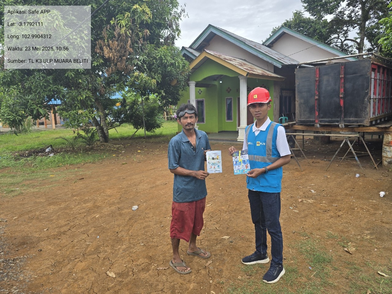 PLN UP3 Lubuklinggau Himbau Masyarakat Tidak Pasang Reklame dan Umbul-Umbul Dekat Jaringan Listrik