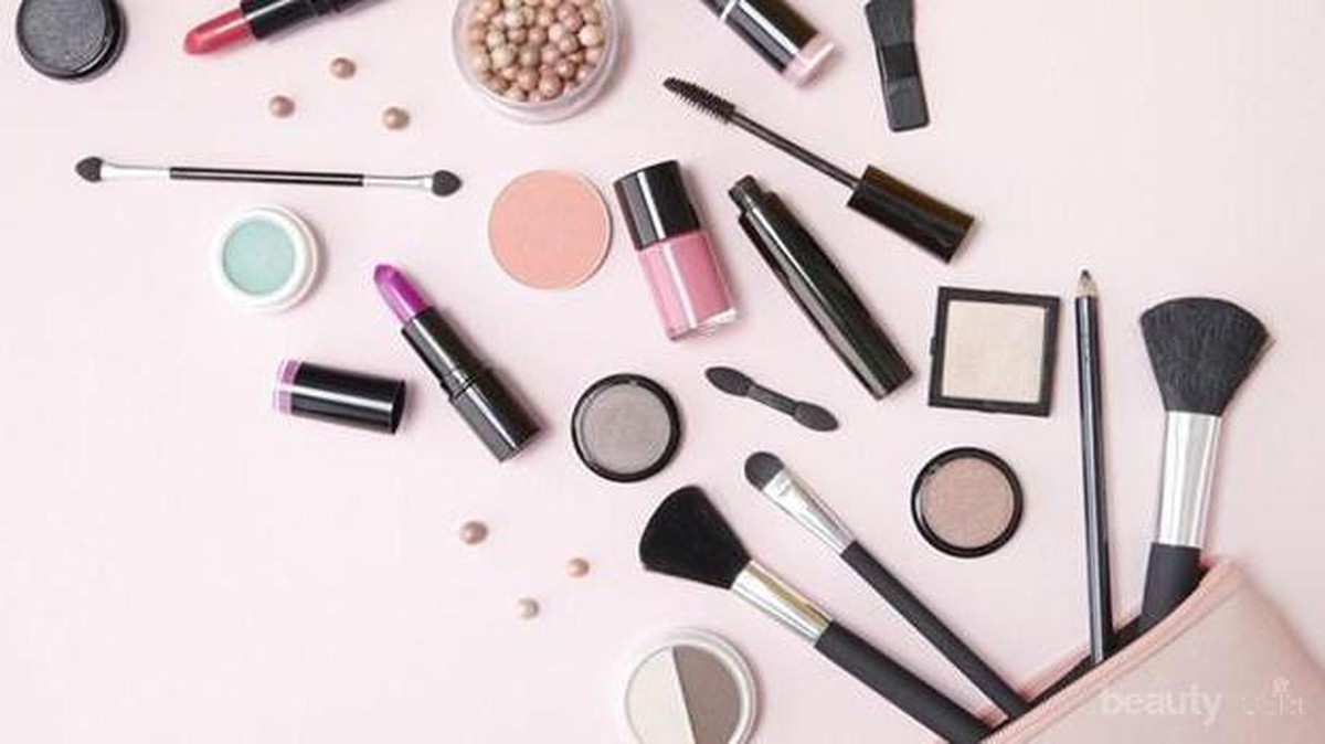 5 Alat Makeup untuk Pemula yang Wajib Ada di Tas