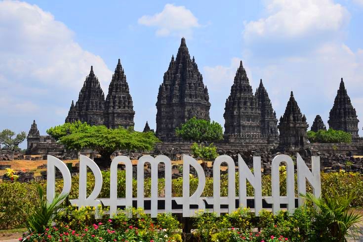Candi Prambanan dan Kisah Roro Jonggrang: Warisan Sejarah dan Legenda Abadi