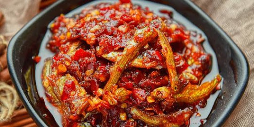 Sambal Teri Pedas: Ledakan Rasa Tradisional yang Menggoyang Lidah!