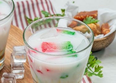 Menyegarkan Dahaga dengan Kelezatan Es Mayang Sari: Minuman Tradisional Khas Betawi