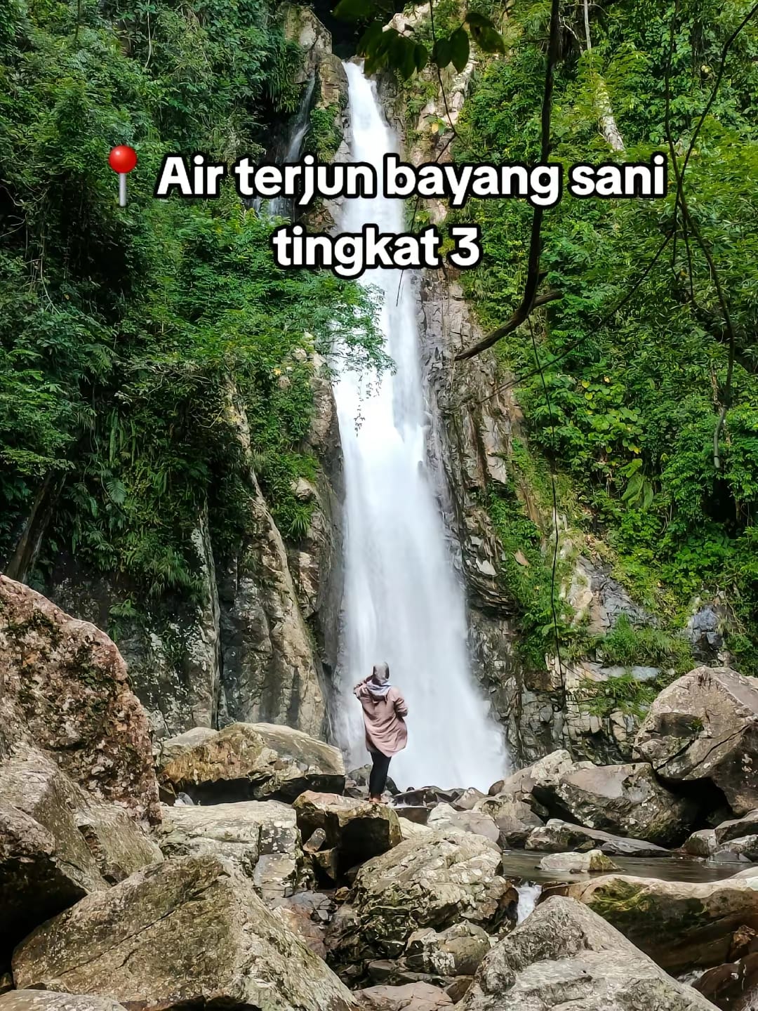 Keindahan Air Terjun Bayang Sani Bertingkat di Pesisir Selatan Sungguh Menawan dan Mempesona