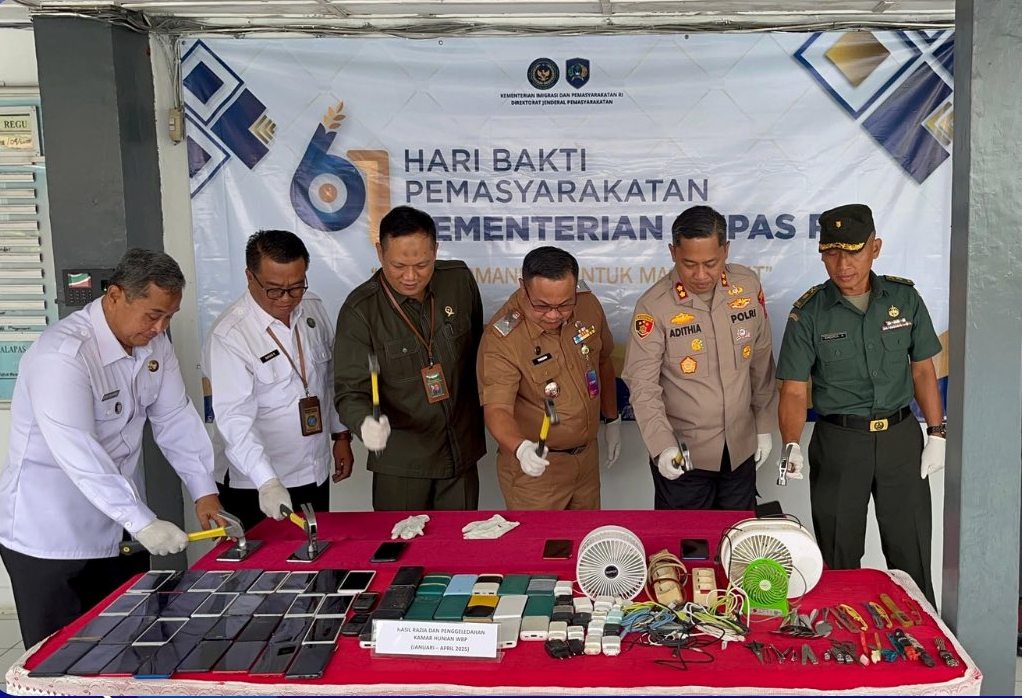 Lapas Lubuklinggau Lakukan Pemusnahan Barang Hasil Razia Kamar Hunian Warga Binaan