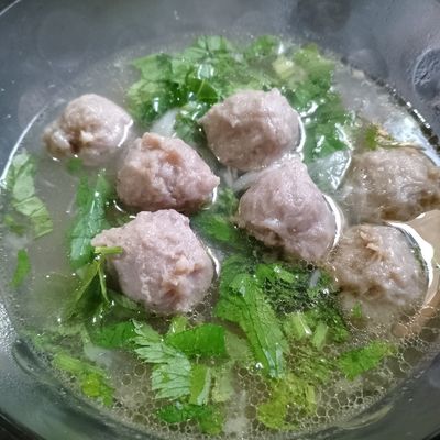 Resep Menu Lebaran Lezat! Bakso Urat Kuah Ketumbar yang Gurih dan Segar 