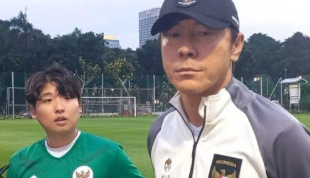 SHIN TAE YONG Beri Kejutan! Bagi-Bagi THR ke Staf Pelatih Timnas Indonesia U-23