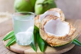 Rajin Minum Air Kelapa Setiap Hari? Ini 10 Manfaat Hebatnya untuk Kesehatan Tubuh yang Jarang Diketahui!