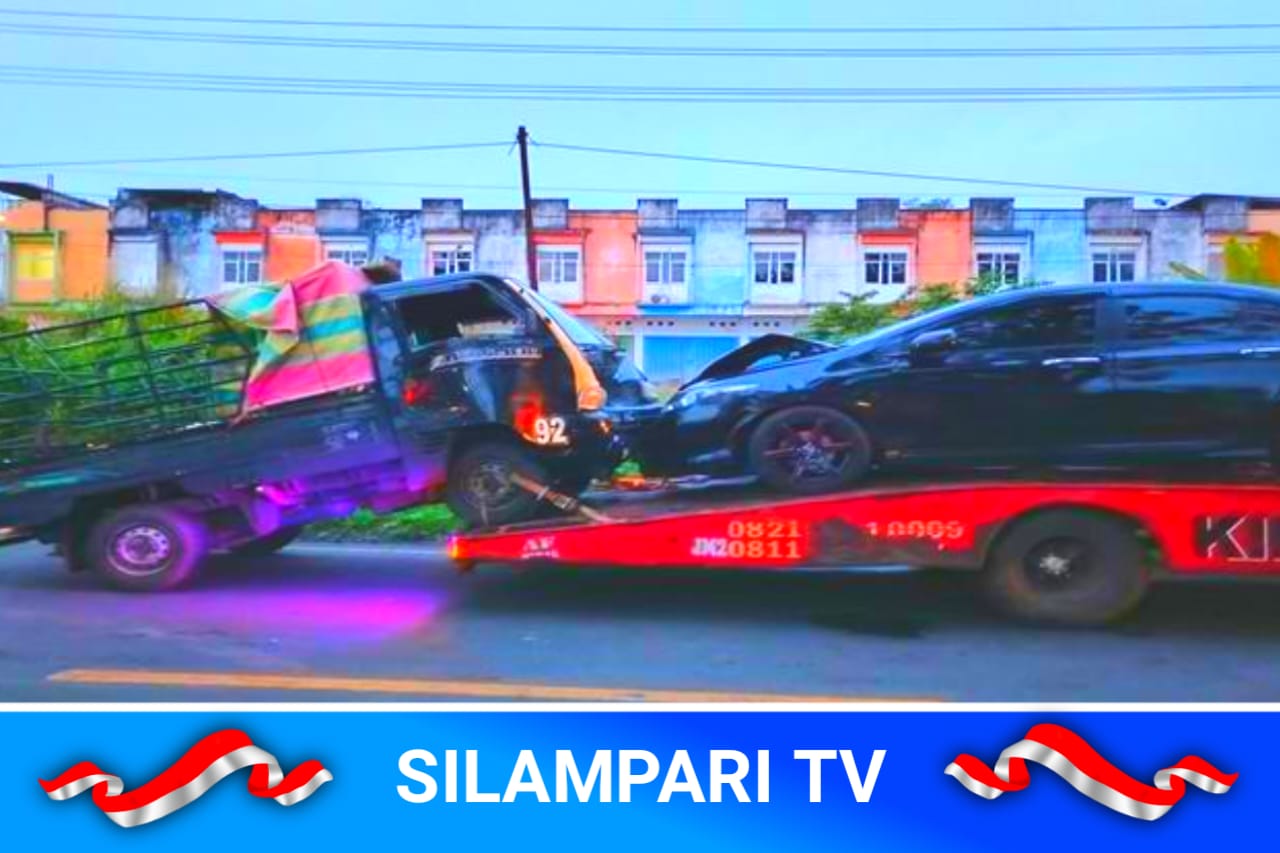 Insiden Sedan Vs Pikap di Depan Kafe Lubuklinggau, 3 Terluka.