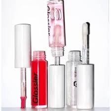 4 Rekomendasi Lip Gloss Terbaik untuk Kilap Bibir yang Segar dan Cantik