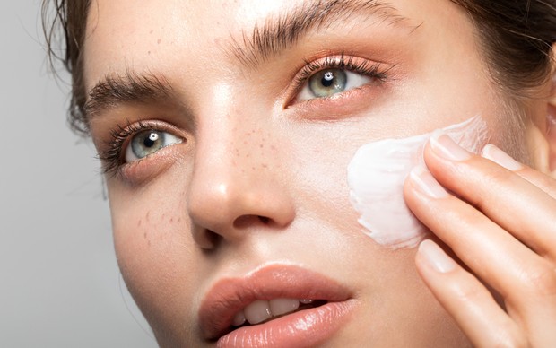 Cara Memakai Foundation agar Hasilnya Natural, Ikuti 6 Langkah Ini