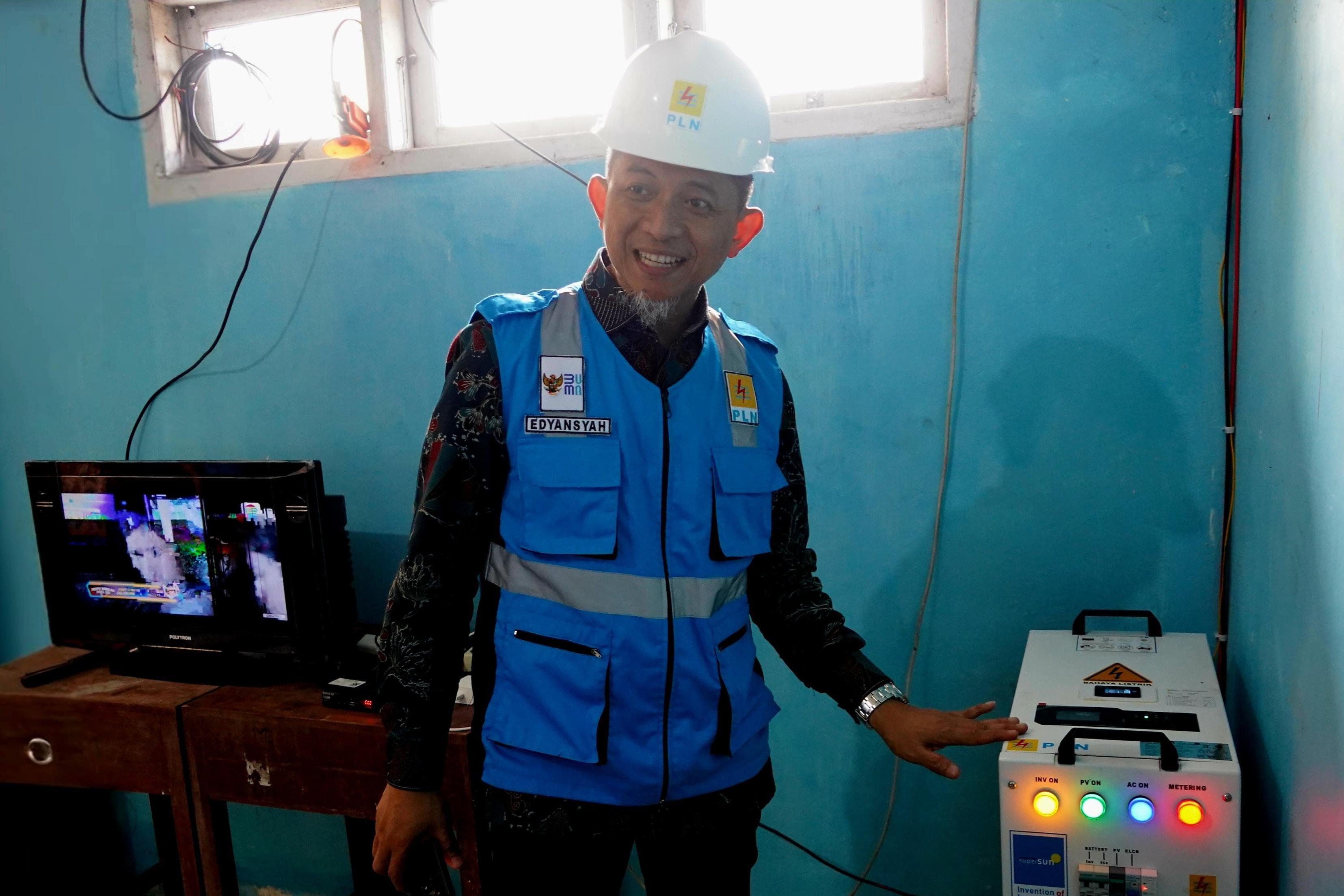 Listrik SuperSUN Hadir di Pulau Satangnga, Hidupkan Denyut Kehidupan Warga