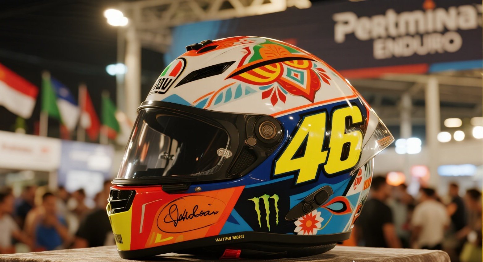 Helm Bertanda Tangan Valentino Rossi Laku Rp15 Juta dalam Lelang di Mandalika  
