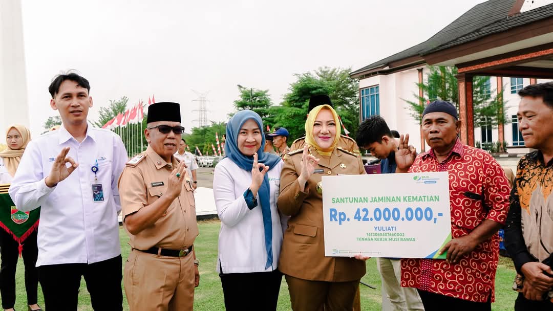 Bupati Musi Rawas Beri Penghargaan PNS Purna Tugas dan Ini Pesan Kepada CPNS yang Nantinya Dilantik