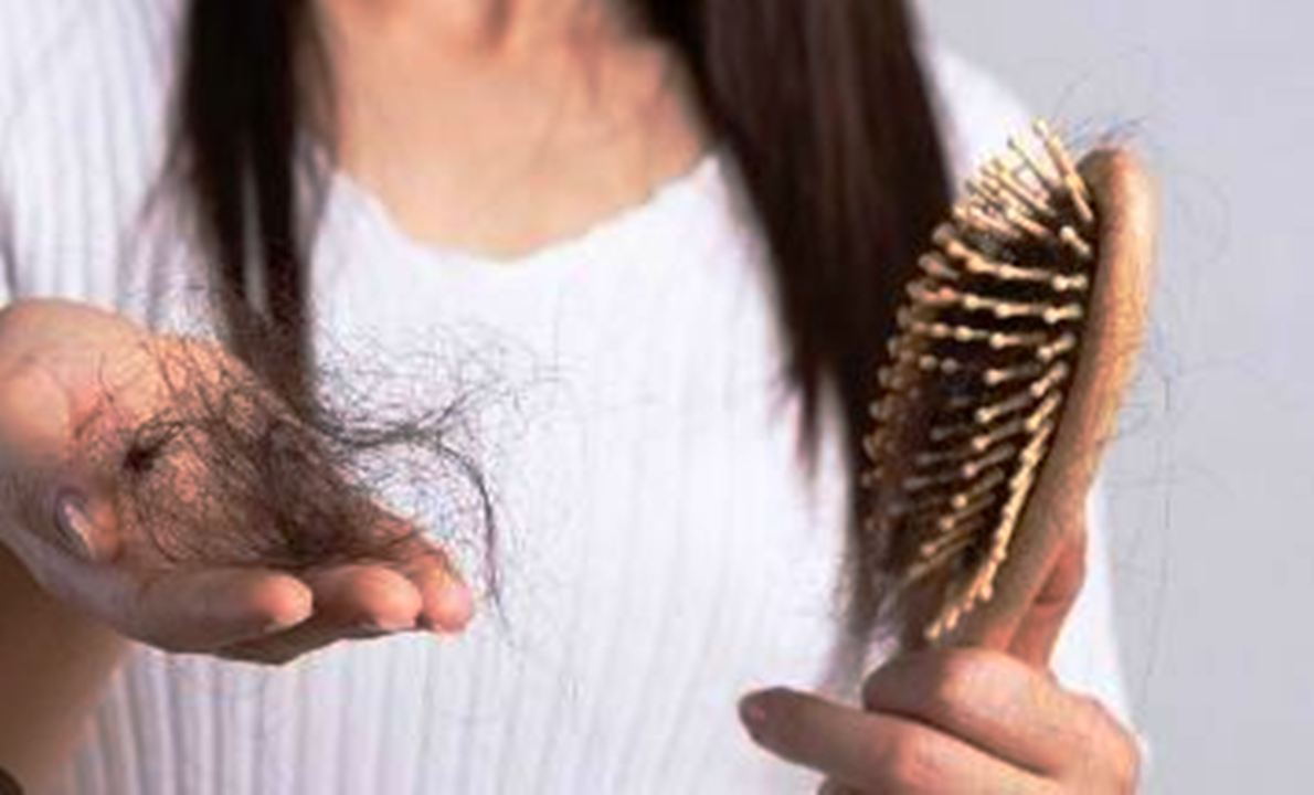 3 Tips Atasi Rambut Rontok, Mulai dari Pola Makanan hingga Perawatan