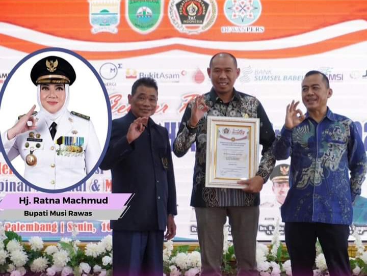 Bupati Musi Rawas Hj. Ratna Machmud menerima Penghargaan dari PWI Sumatera Selatan Award 2024