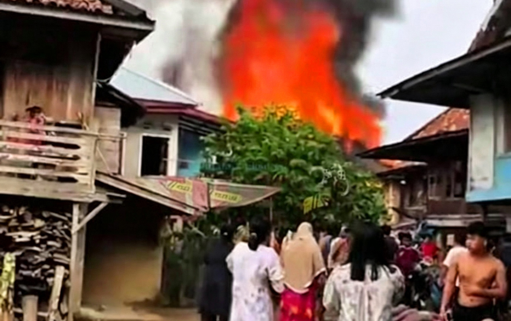 Kebakaran Hebat di Muratara, Dua Rumah Dua Lantai Dilalap Si Jago Merah