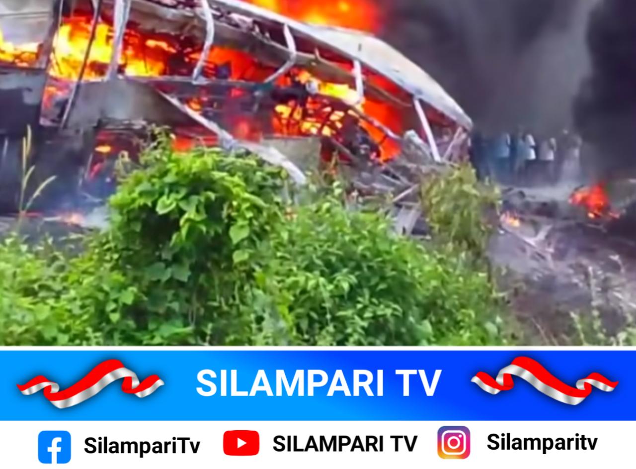 Bus ALS Dilalap Api di Jalinsum Muratara, Lalu Lintas Sempat Terganggu