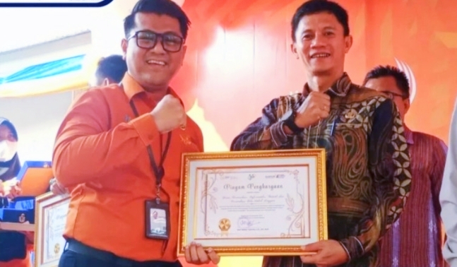 Diskominfotiksan Lubuk Linggau Terima Penghargaan BPS di Hari Statistik Nasional 2025