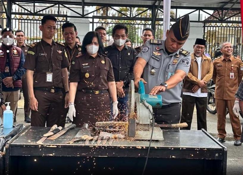 Kasi Binadik Lapas Lubuklinggau Hadiri Pemusnahaan Barang Bukti Di Kejaksaan Negeri Lubuklinggau