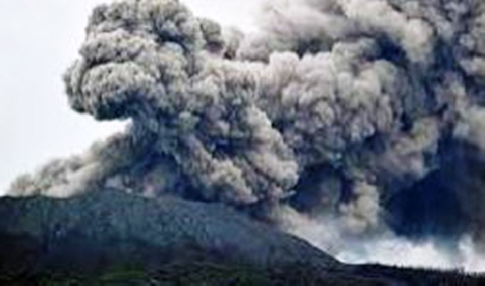 Gunung Marapi Sumbar Erupsi Dini Hari, Keluarkan Abu Vulkanik Setinggi 1500 M