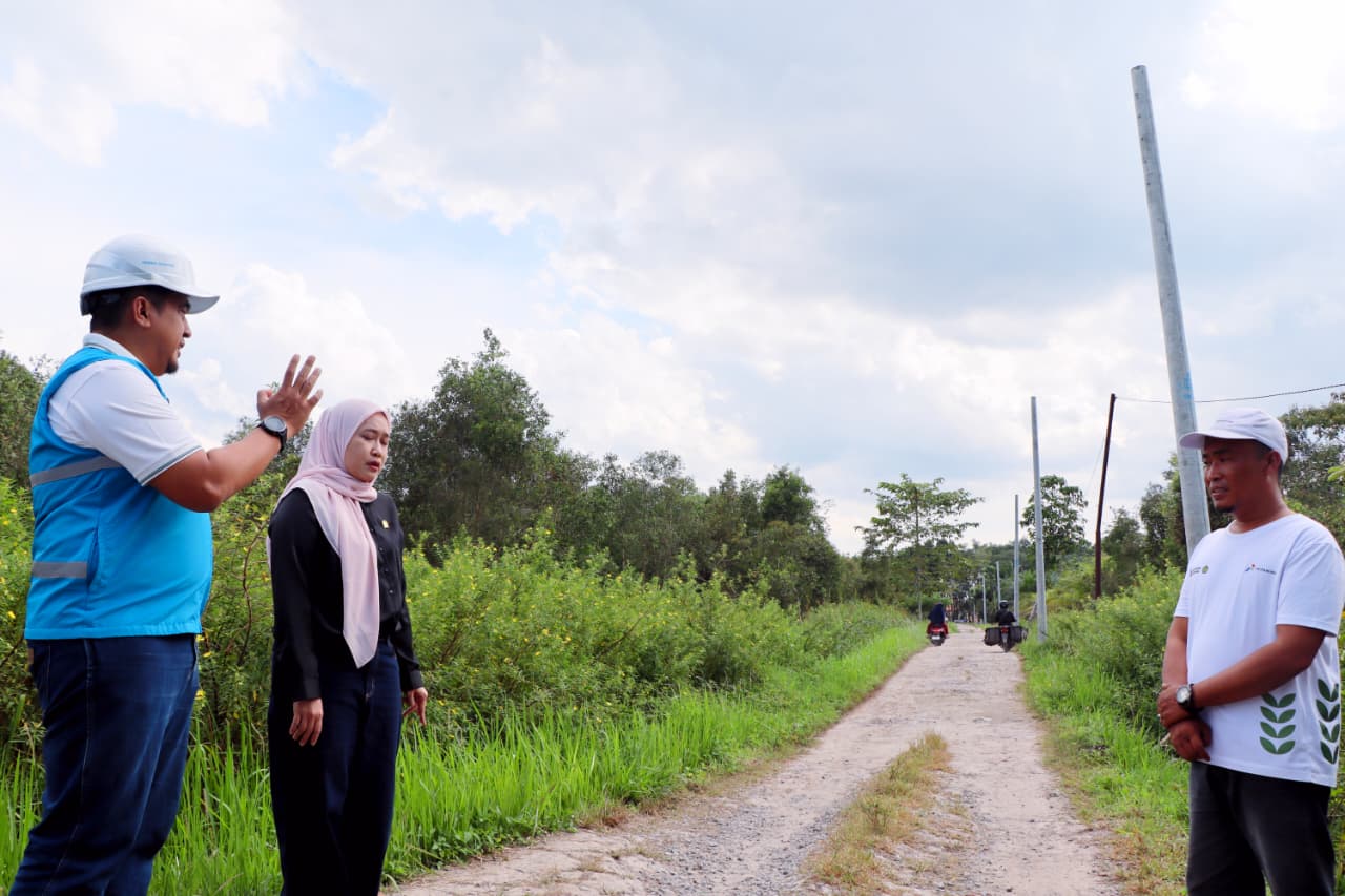 PLN–DPR RI Tinjau Progres Listrik Desa Pulau Semambu, 4,63 Km Jaringan Rampung Jangkau Lima Dusun