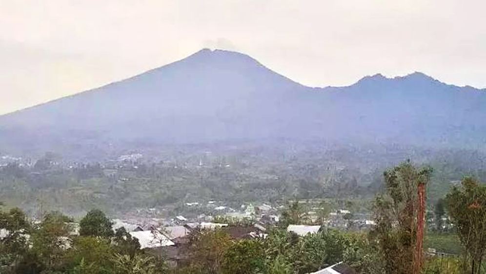 Waspada Sejak Oktober 2023, Gunung Slamet Berpotensi Meletus