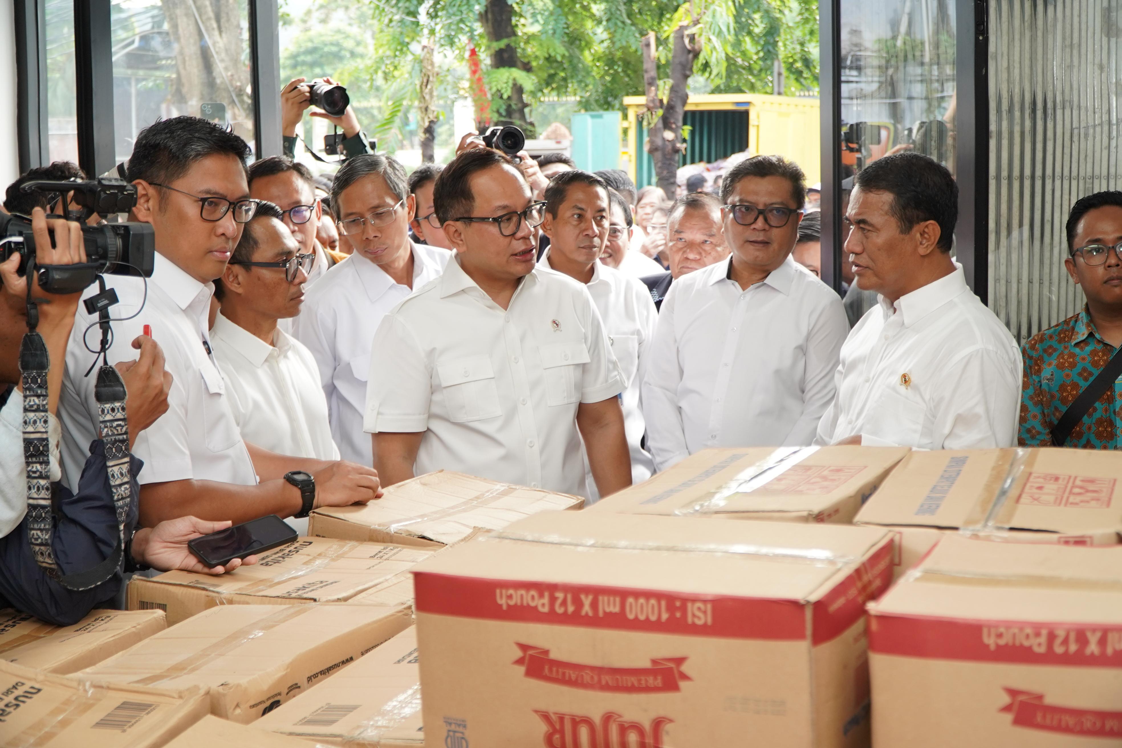 Mentan Amran Pimpin Operasi Pasar Pangan Murah Besar-Besaran, Libatkan 4.500 Gerai Kantor Pos di Seluruh Indon