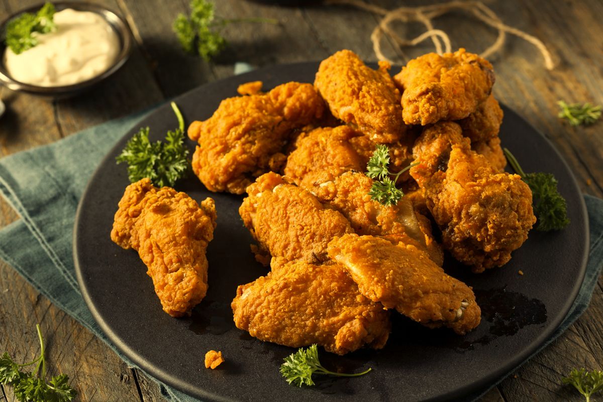 Teknik Goreng Dua Tahap Bikin Ayam Bawang Putih Makin Garing di Luar, Juicy di Dalam!