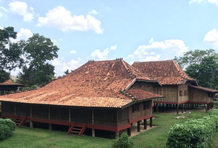 Warisan Budaya: 6 Rumah Adat Sumatra Selatan dengan Filosofi yang Mendalam