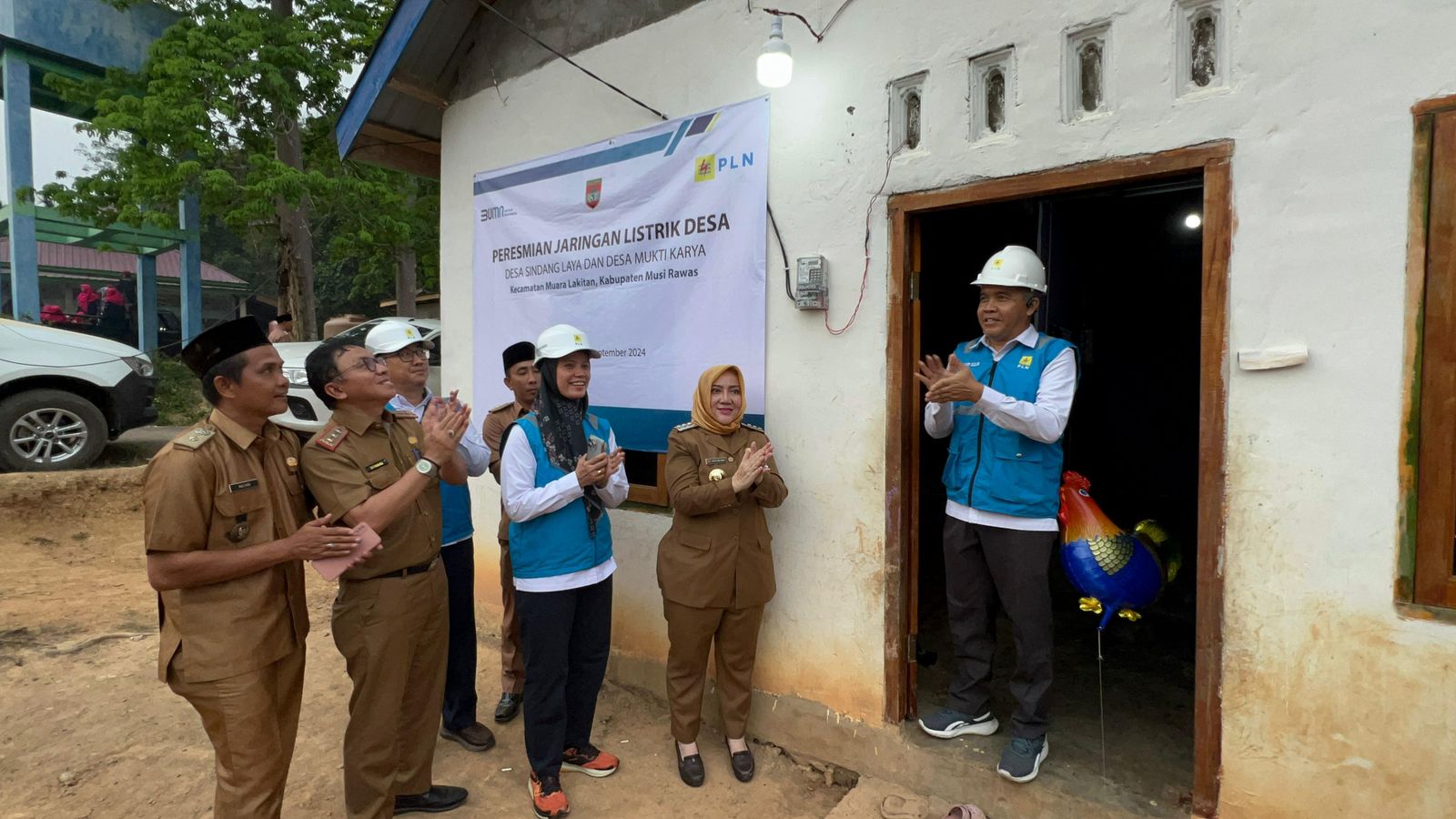 PLN Dorong Peningkatan Kualitas Hidup Masyarakat, Bersama Pemkab Musi Rawas Resmikan Jaringan Listrik 2 Desa