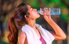 Setelah Jogging, Lebih Baik Minum Air Dingin atau Hangat? Ini Penjelasan Lengkapnya