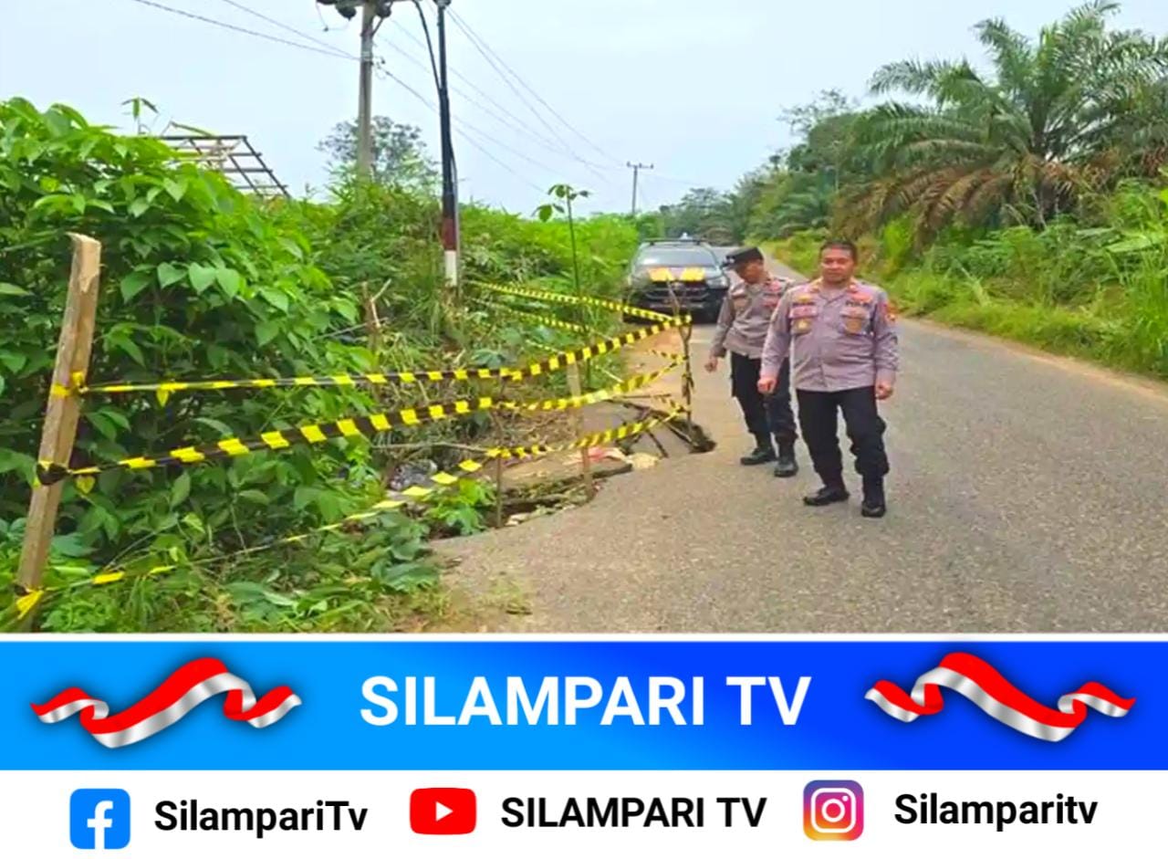 Jalan Lintas Musi Rawas–PALI Ambles di Desa Tambangan, Polisi Pasang Garis Pengaman