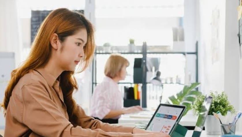 Gerekan Ringan Ini Efektif Menghilangkan Penat Kerja di Kantor